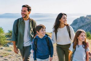 Vacances en famille : partir sereinement grâce à une organisation adaptée